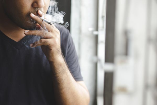 combien de temps la nicotine reste dans le sang