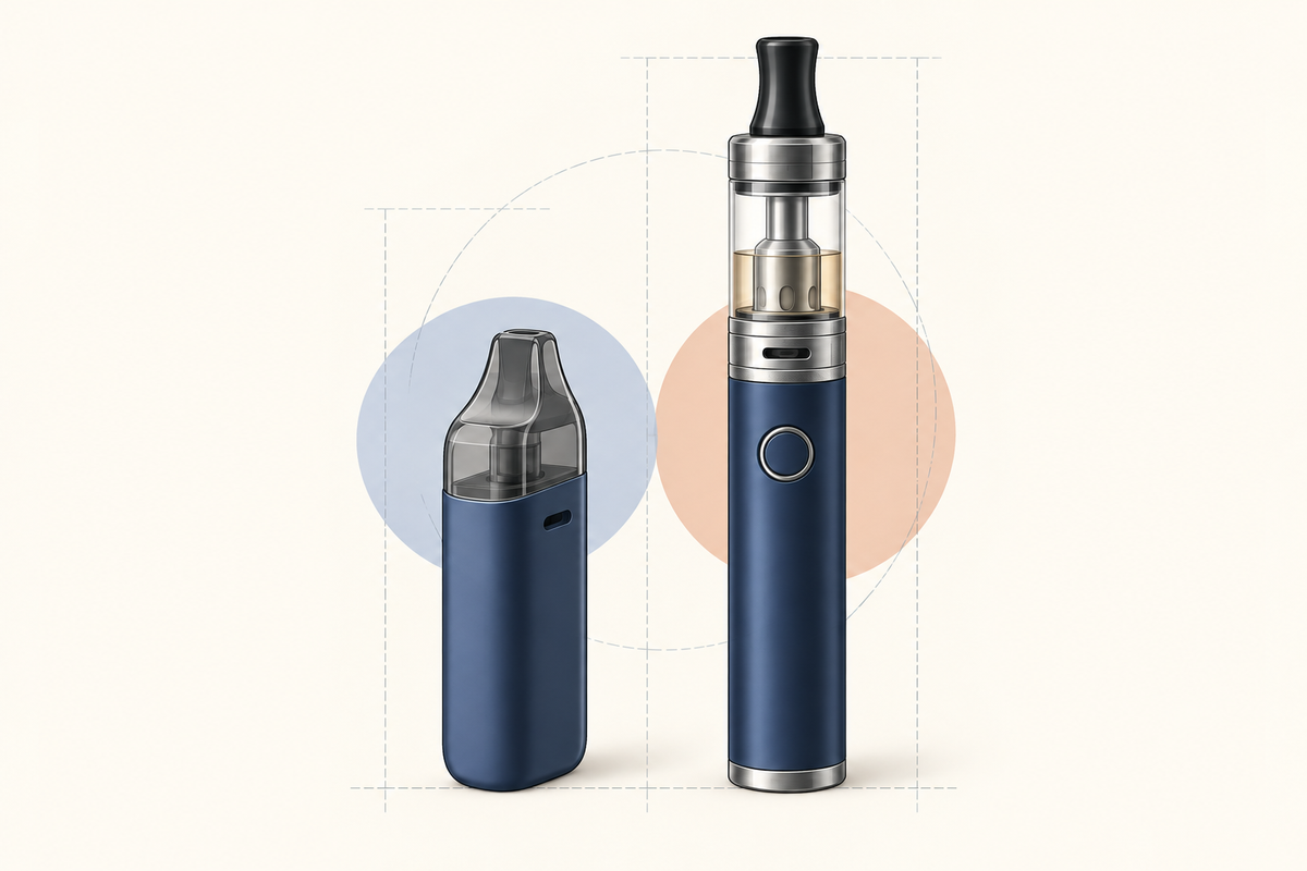 Comparaison entre un pod compact et un kit de cigarette électronique avec clearomiseur