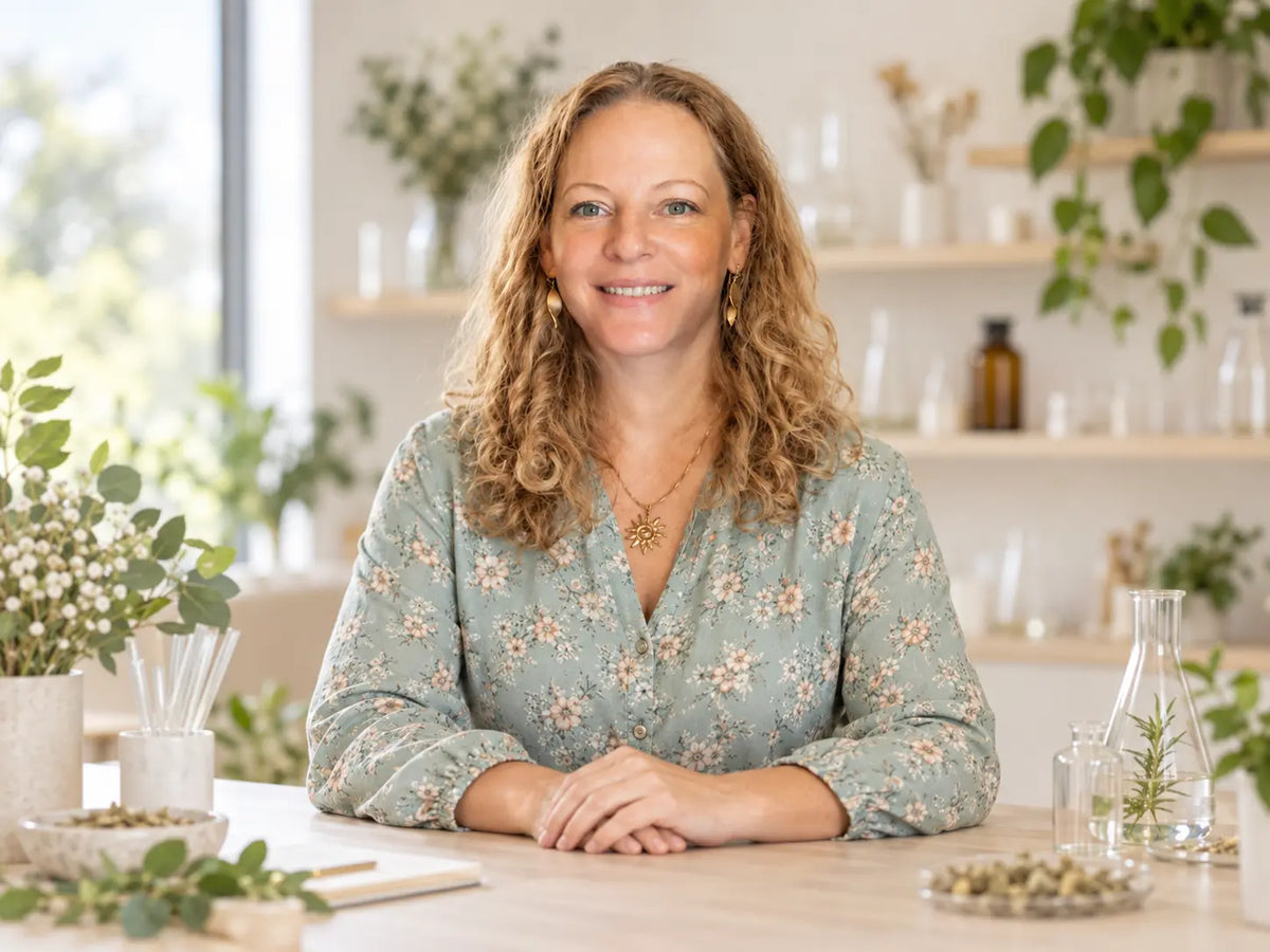 Mylène Pillot, pharmacienne et cofondatrice de Naturacig, dans son espace de travail